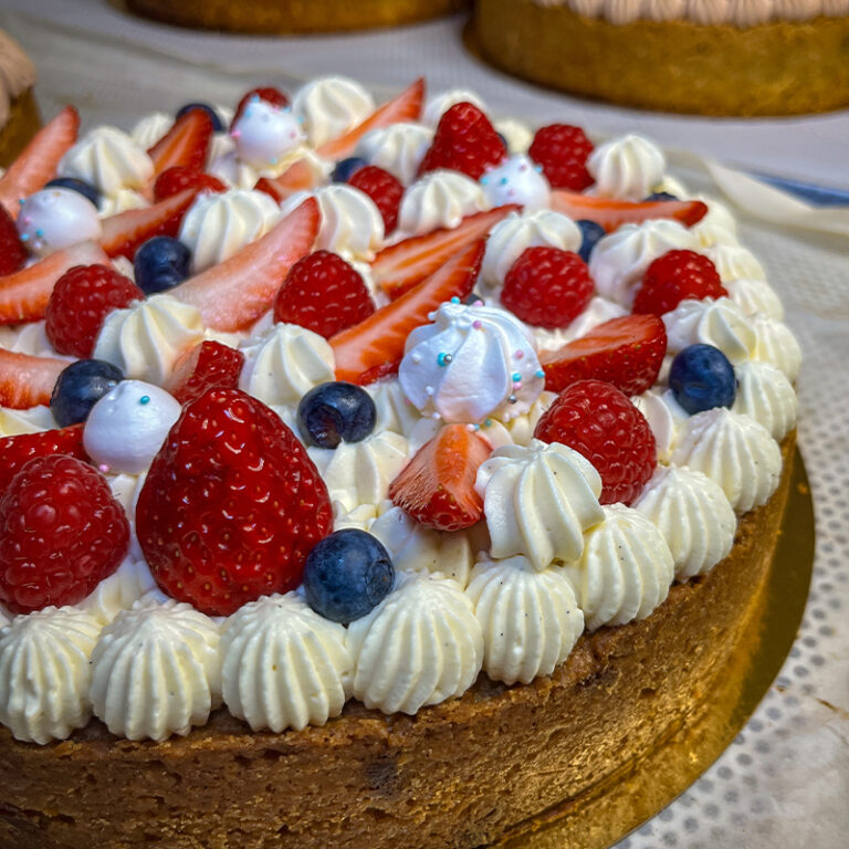gateau-cookies-6-8personnes-sur-mesure-fraises-myrtille-commande-en-ligne